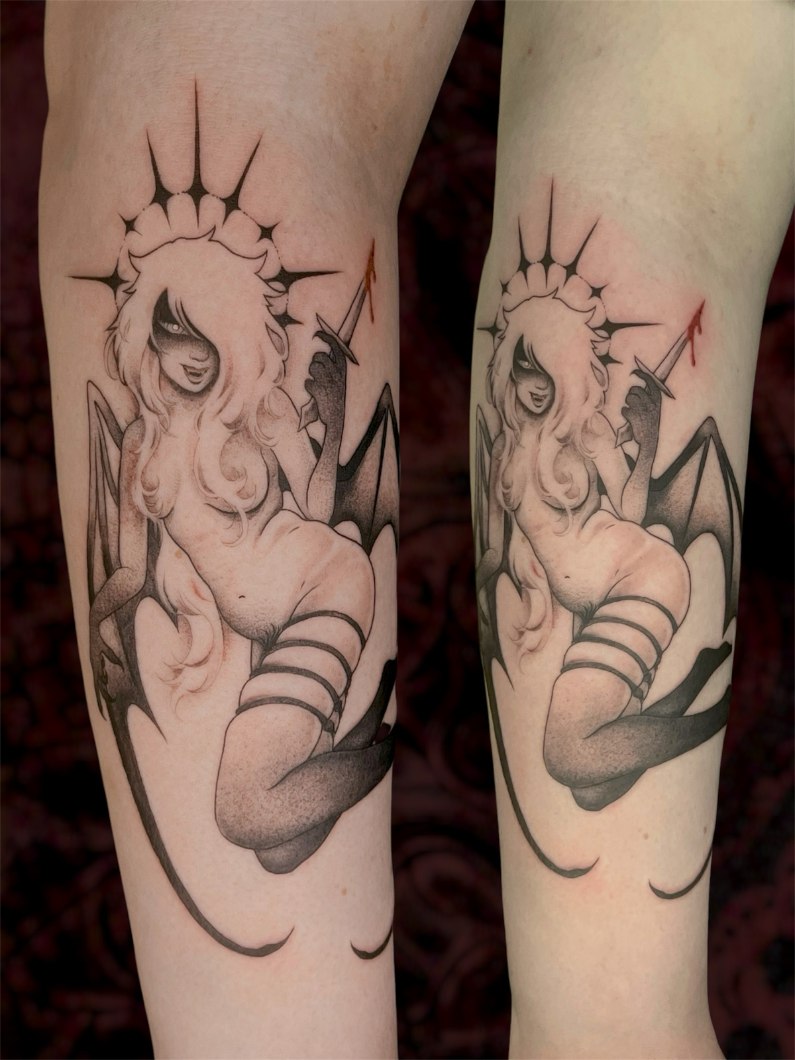 Aadan tatuointityö — mustavalkoista kuvitusta.