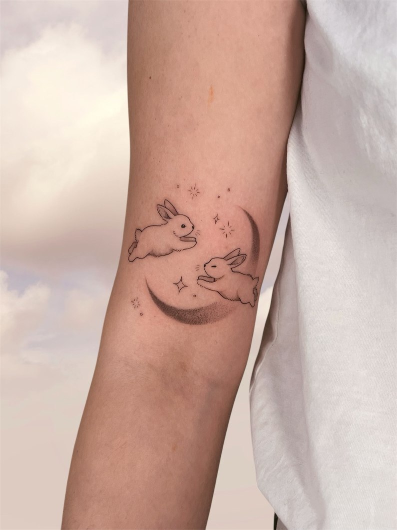 Aadan tatuointityö — mustavalkoista kuvitusta.