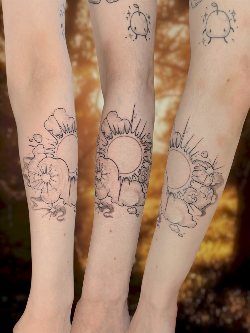 Aadan tatuointityö — mustavalkoista kuvitusta.