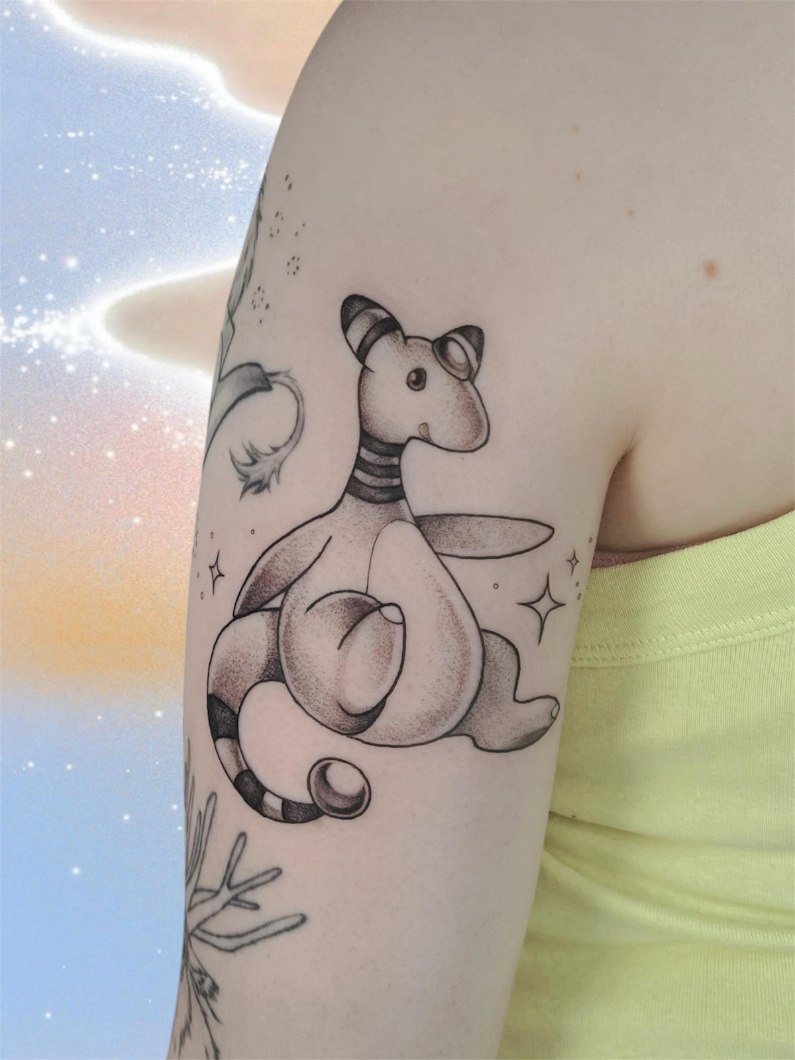Aadan tatuointityö — mustavalkoista kuvitusta.