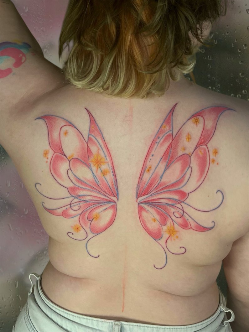 Aadan tatuointityö — mustavalkoista kuvitusta.
