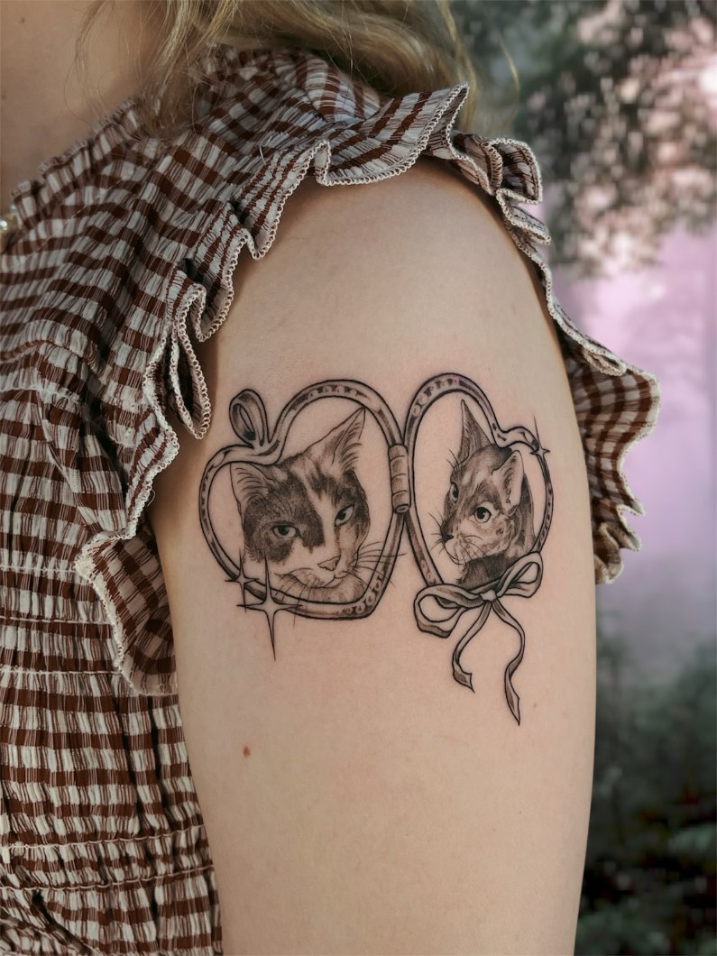 Aadan tatuointityö — mustavalkoista kuvitusta.